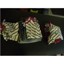 2 NEW PAIR OF AMERICAN EAGLE FLEXFIT JEANS 28X30/29X32 AND 7 SMALL GIRLS TOPS