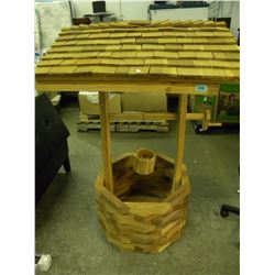 CEDAR GARDEN WISHING WELL