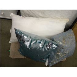 2 BLING THROW PILLOWS/DOG BED & PILLOW