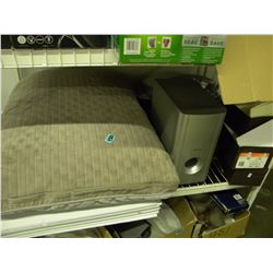 LARGE DOG BED/PILLOWS/SUB/CARDS