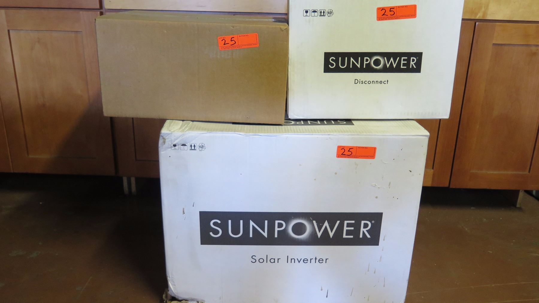 New Sunpower SB3000 Inverter, Sunpower SPR-DC-DISC-M-US Disconnect, SPM ...