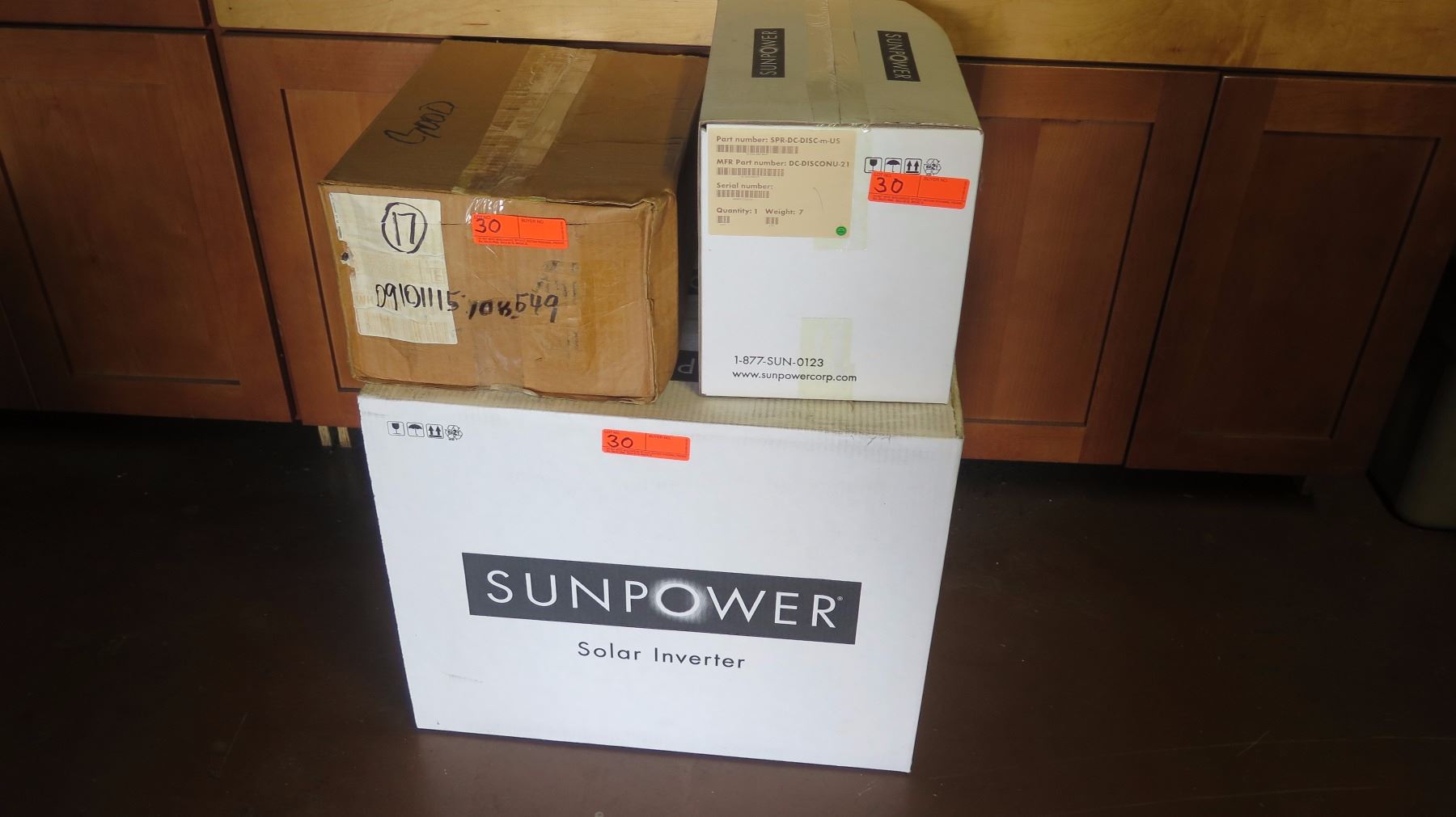New Sunpower SPR 4000M Inverter, Sunpower SPR-DC-DISC-M-US Disconnect ...