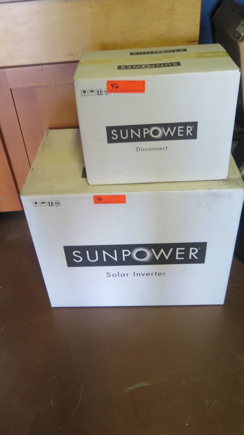 New Sunpower SPR 4000M Inverter and Sunpower SPR-DC-DISC-M-US Disconnect