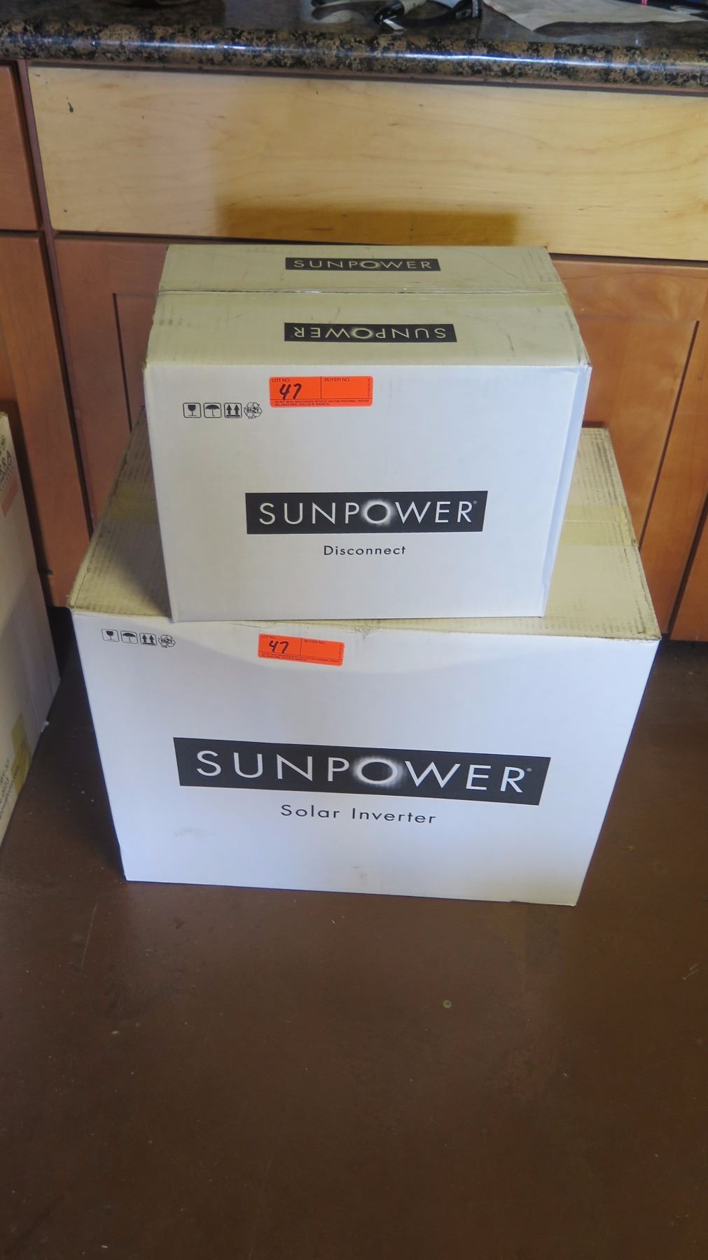 New Sunpower SPR 4000M Inverter and Sunpower SPR-DC-DISC-M-US Disconnect