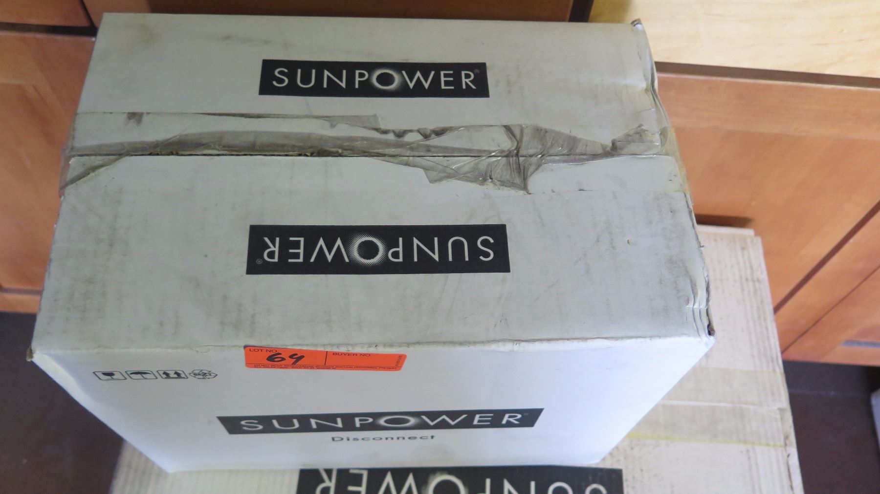 New Sunpower SPR 4000M Inverter and Sunpower SPR-DC-DISC-M-US Disconnect
