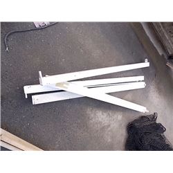 FLORESCENT LITS - 4' LONG - 4 TTL