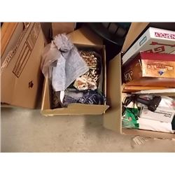 BOX CHRISTMAS STUFFIES AND DECORATIONS