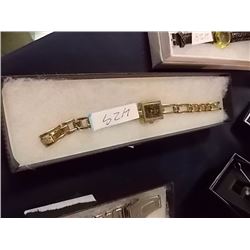 LADIES GOLD CHAIN WATCH