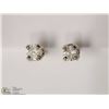 Image 1 : 14KT WHITE GOLD DIAMOND STUD EARRINGS