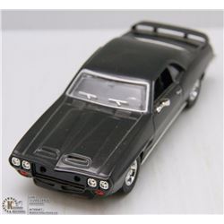 DIE CAST 1969 PONTIAC FIIREBIRD SCALE 1:40