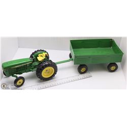VINTAGE DIE CAST JOHN DEERE TRACTOR & TRAILER
