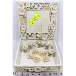 FLOWER PORCELAIN BOX WITH FLOWER TICK TAC TOE &