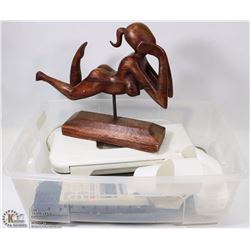 SMALL TOTE W/ VACUUM SEALER,. WOOD ORNAMENT,