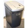 Image 1 : FELLOWS PAPER SHREDDER