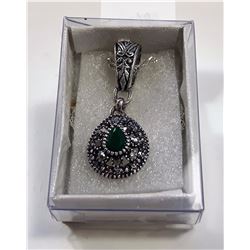 VINTAGE STYLE GREEN & GREY CRYSTAL PENDANT