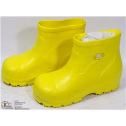 NEW GEKKOS KIDS SUMMER BOOTS SIZE 2