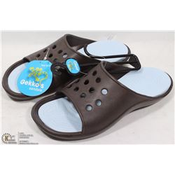 NEW GEKKOS SANDALS SIZE 9/10