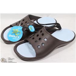 NEW GEKKOS SANDALS SIZE 9/10