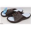 Image 1 : NEW GEKKOS SANDALS SIZE 7/8