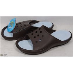 NEW GEKKOS SANDALS SIZE 7/8
