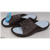 Image 1 : NEW GEKKOS SANDALS SIZE 7/8