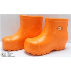 NEW GEKKOS KIDS SUMMER BOOTS SIZE 12