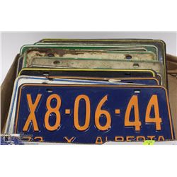 BOX OF VINTAGE LICENSE PLATES