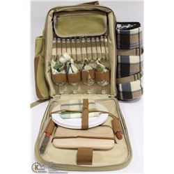 NEW PICNIC BACKPACK W/4 PLACE SETTING &