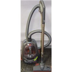 TOTAL FLOOR BISESEL VAC W/ NON-POWER HEAD