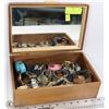Image 1 : VINTAGE MIRRORED JEWELLERY BOX FULL OF WATCHES