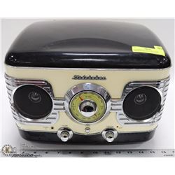 STUDEBAKER VINTAGE LOOK AM/FM RADION & TURNTABLE