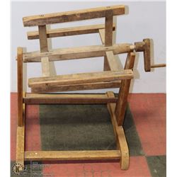 VINTAGE YARN SPINING WHEEL