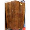 Image 1 : VINTAGE WARDROBE