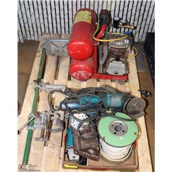 SMALL PALLET W/ MAKITA ANGLE GRINDERS, ONE STINGER