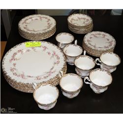 28PC ROYAL ALBERT DIMITY ROSE CHINA INCL PLATES &