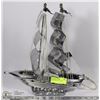 Image 1 : METAL ELECTRIC SAILBOAT