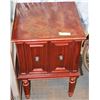 Image 1 : WOOD END TABLE