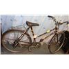 Image 1 : VINTAGE LADIES CRUISER BICYCLE 26" TIRES