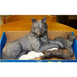 FLAT W/WOLF (16"-LONG) AND 2 PUPS