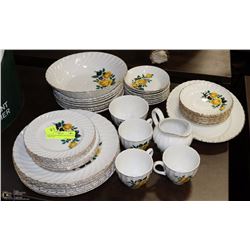 41PC ROYAL WESSEX YELLOW ROSE CHINA SET