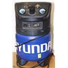 Image 1 : SMALL HYUNDAI PORTABLE AIR COMPRESSOR