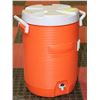 Image 1 : LARGE ORANGE/WHITE RUBBERMAID