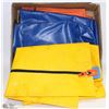 Image 1 : LOT OF 4 WATER RESISTANT MAIL BAGS WITH ZIPPERS