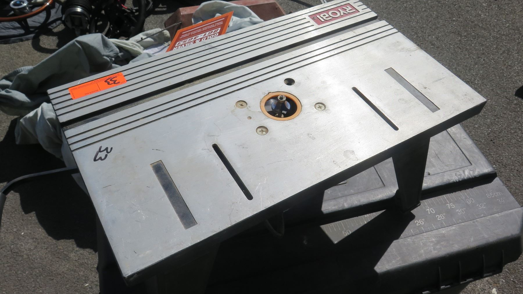 Ryobi Router w/ Table - Oahu Auctions