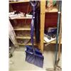 Image 1 : SNOW SHOVELS - 2 TTL