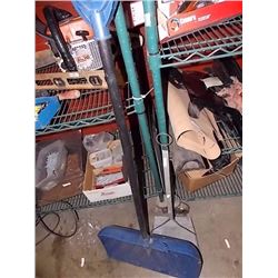 SNOW SHOVEL