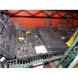 SOCKET / WRENCH SET