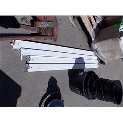 FLORESCENT LITS - 4' LONG - 4 TTL