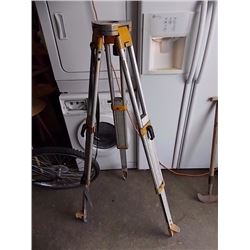 SURVEROR'S TRIPOD