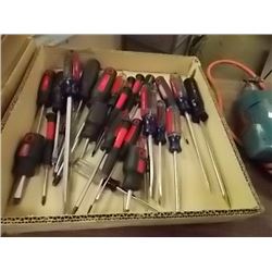 BOX OF SCREW DRIVERS